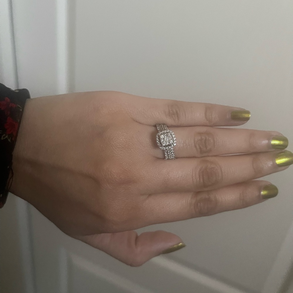 1CTTW 10K White Gold And Diamond Wedding Ring Set (3). - Picture 4 of 5